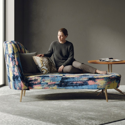 Chaise longue en tissu d'ameublement moderne, siège de détente de luxe, mobilier de salon paysager.