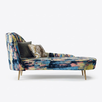 Chaise longue en tissu d'ameublement moderne, siège de détente de luxe, mobilier de salon paysager.