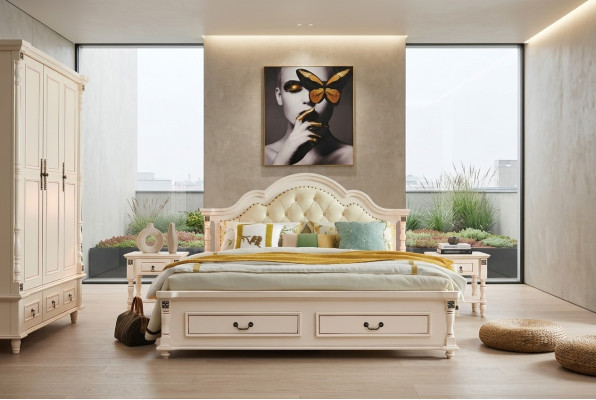 Lit double Chesterfield et 2 tables de chevet sur pieds tournés