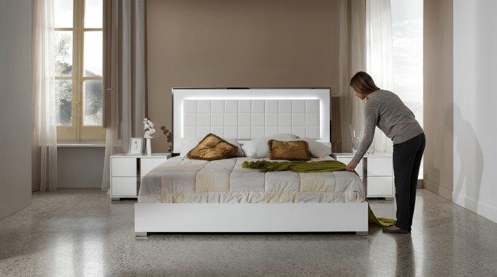 Lit en bois avec tables de nuit modernes 3 pièces
