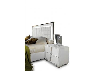 Table de nuit moderne en bois blanc