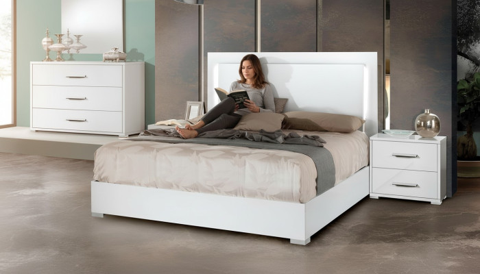 Lit de luxe pour chambre avec structure rembourrée design luxe lit matrimonial hôtel blanc