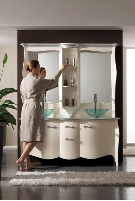 Lavabo classique à double vasque en bois avec meuble sous-lavabo et miroir sur pied