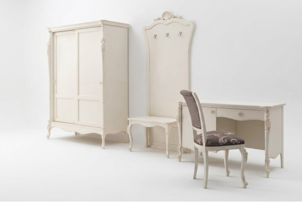 Ensemble complet de chambre classique tabouret bureau armoire 5 pièces.