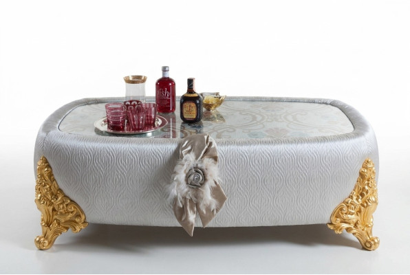 Table basse exclusive pour le salon en bois est un merveilleux ajout à votre décoration intérieure.