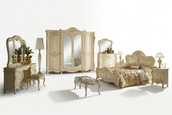 Incomparable Classic s 10-piece Italian Bedroom Set Incomparable Classiques Ensemble de chambre à coucher italienne de 10 pièces