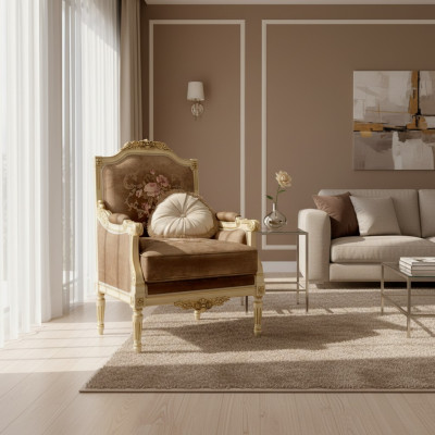 Chaise designer classique en bois avec des détails sculptés