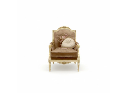 Chaise designer classique en bois avec des détails sculptés