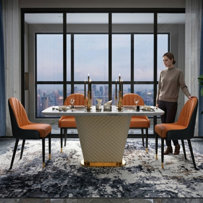 Salle à manger de designer de luxe avec table à manger ronde et 4 chaises inclinables en métal.