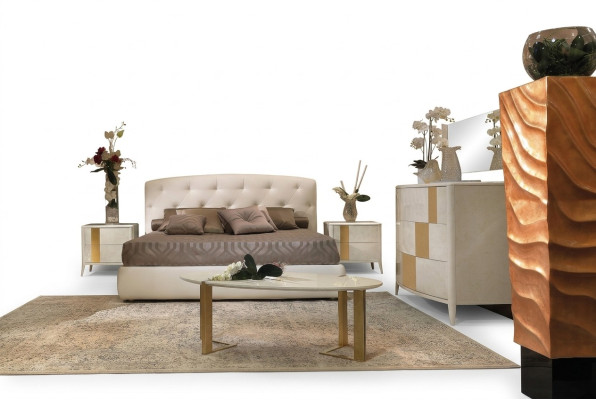 Mobilier de style italien 4 pièces. Ensemble Lit + 2x Table de chevet + Commode Chambre
