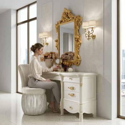Table de toilette classique avec miroir, console de luxe commode de chambre baroque.
