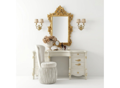Table de toilette classique avec miroir, console de luxe commode de chambre baroque.