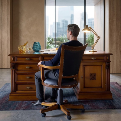 Ensemble de bureau de luxe Washington en trois pièces avec des meubles italiens. Bois massif de style baroque rococo.