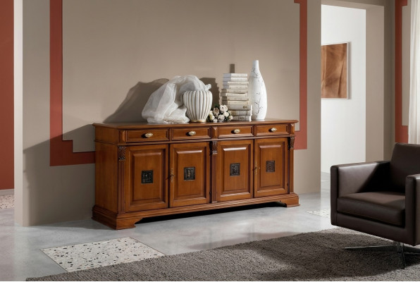 Commode luxueuse avec 4 portes et 4 tiroirs de couleur marron.
