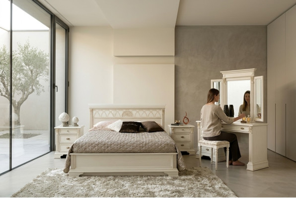 Classique Lit 2 tables de chevet Ensemble de chambre à coucher 3 pièces. Meubles italiens en bois massif Baroque