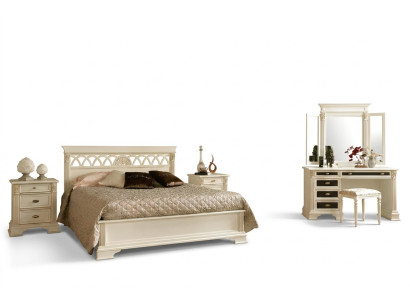 Classique Lit 2 tables de chevet Ensemble de chambre à coucher 3 pièces. Meubles italiens en bois massif Baroque