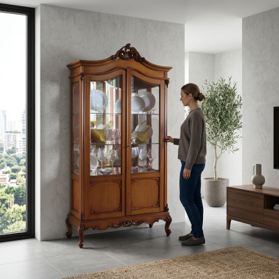 Vitrine élégante de style antique baroque rococo pour salon classique avec armoire en verre.