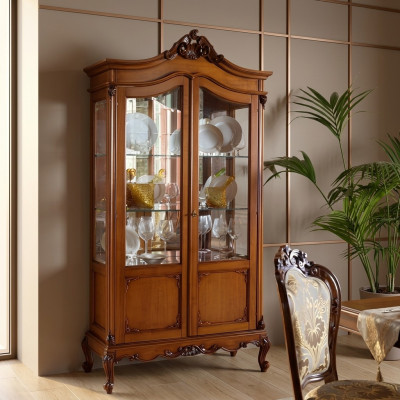 Vitrine élégante de style antique baroque rococo pour salon classique avec armoire en verre.
