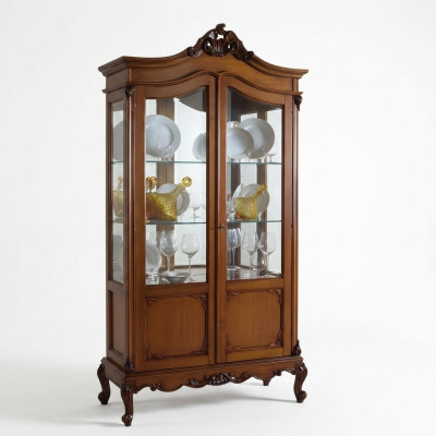 Vitrine élégante de style antique baroque rococo pour salon classique avec armoire en verre.