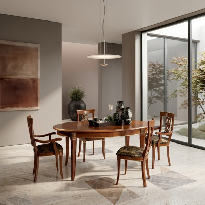 Ensemble de salle à manger classique avec table ovale, 4 chaises, fauteuil, ensemble de groupe. Nouvel ensemble en bois massif.