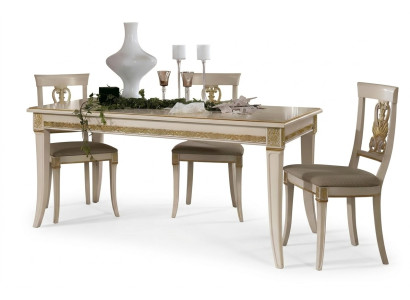 Table de salle à manger classique en bois massif + ensemble de 4 chaises de la salle à manger de style baroque.