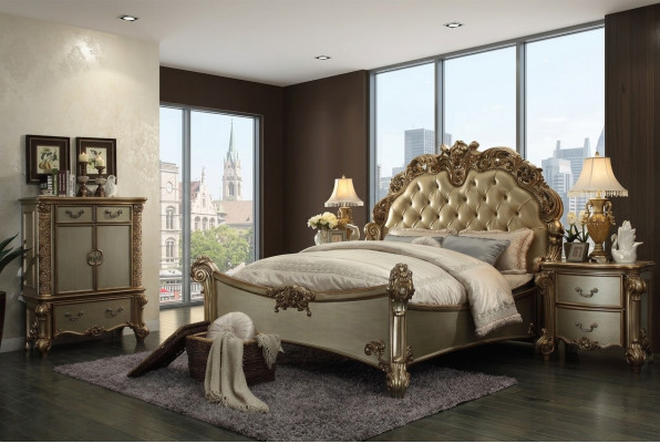 Ensemble de chambre à coucher de luxe au design comprenant un lit, 2 tables de chevet, une commode et une suite de décoration.