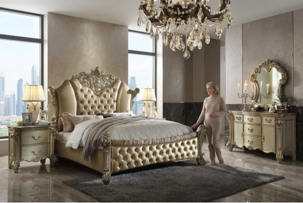 Ensemble de chambre à coucher 5 pièces avec tables de chevet lit. Style baroque rococo antique en bois.