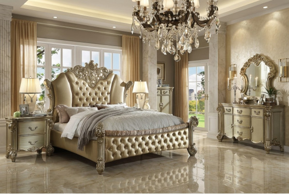 Ensemble de chambre à coucher 5 pièces avec tables de chevet lit. Style baroque rococo antique en bois.