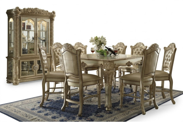 Groupe de salle à manger doré Table à manger Designer avec x8 chaises Mobilier de salle à manger 9 pièces.