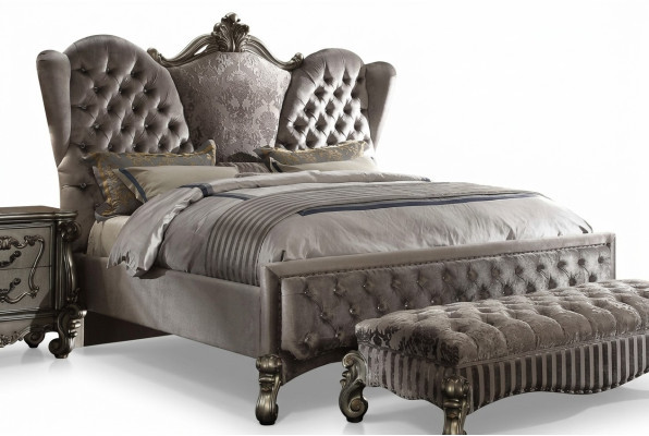Conception chambre de luxe 3 pièces. Lit 2x Table de chevet classique r Set de lit