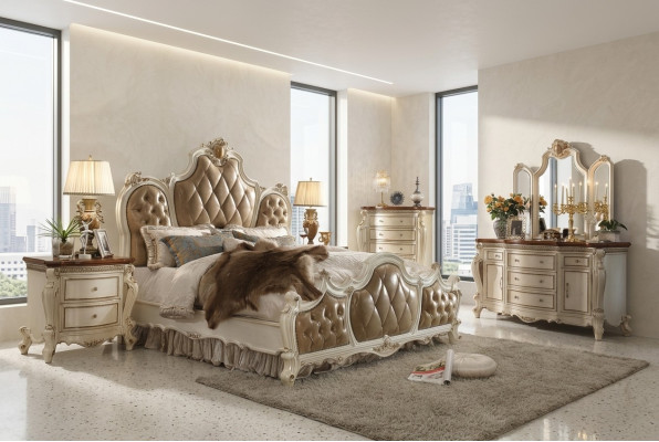 Luxueux lits Chesterfield en cuir, lit de palais royal, lit double d'hôtel.
