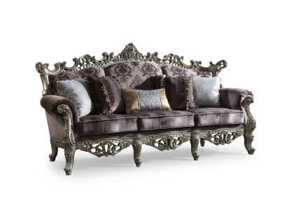 Salon de style baroque lumineux avec canapé en textile trois places et rembourrage de siège
