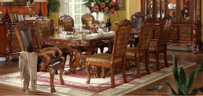 Table de salle à manger en bois classique avec ensemble de 6 chaises.