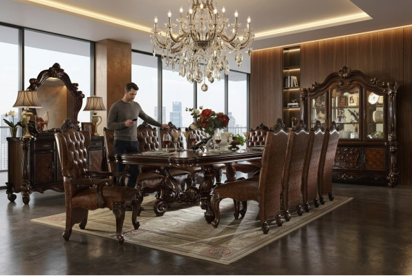 Ensemble de salle à manger classique baroque. Table à manger de luxe, chaises Chesterfield. Ensemble de 14 pièces.