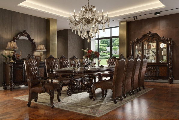 Ensemble de salle à manger classique baroque. Table à manger de luxe, chaises Chesterfield. Ensemble de 14 pièces.