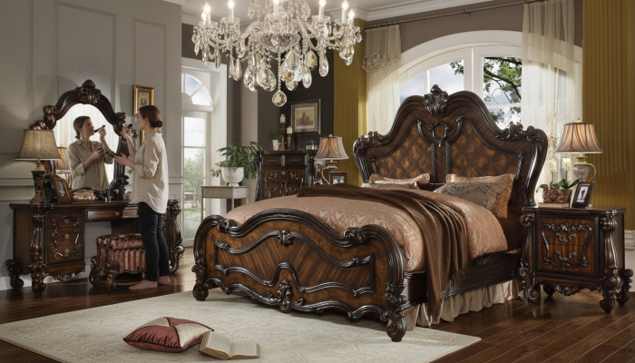 Ensemble de tables de chevet de chambre à coucher Lit 5 pièces. Lit en bois de style rococo baroque antique