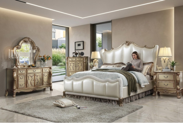 Ensemble Chesterfield 3 pièces. Lit de suite + 2 tables de chevet de style baroque pour chambre.