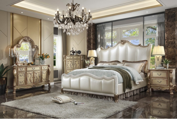 Ensemble Chesterfield 3 pièces. Lit de suite + 2 tables de chevet de style baroque pour chambre.