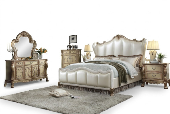 Ensemble Chesterfield 3 pièces. Lit de suite + 2 tables de chevet de style baroque pour chambre.