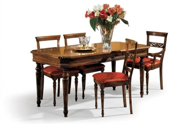 Ensemble de 4 chaises de salle à manger en bois modernes avec accoudoirs.
