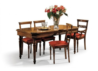 Ensemble de 4 chaises de salle à manger en bois modernes avec accoudoirs.