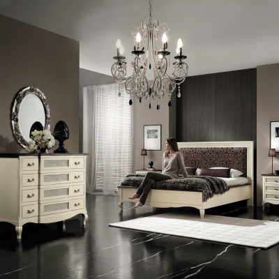 Ensemble de chambre de luxe 4 pièces. Lit 2 tables de chevet Commode Meubles en bois massif Italie