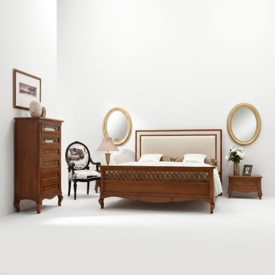 Ensemble de chambre de luxe 4 pièces. Lit, 2 tables de chevet, commode en bois massif Italie.