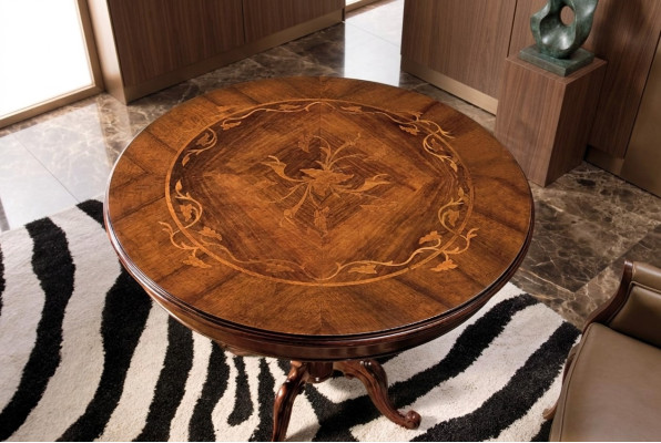 Tables de salle à manger, Meubles ronds Table à manger de luxe Ronde Table en bois massif Italie nouveau.
