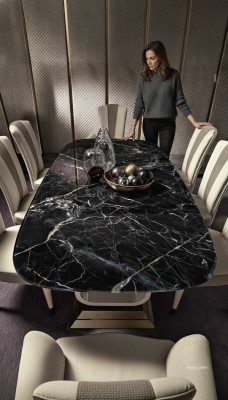 Table à manger de luxe Table en bois massif d'Italie Mobilier de salle à manger Tables Ameublement