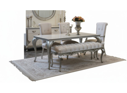 Mobilier de salle à manger classique exclusif avec détails décoratifs.