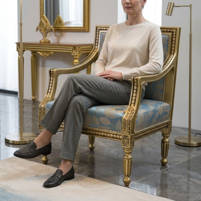 Fauteuil en tissu doré de luxe classique à un seul siège.