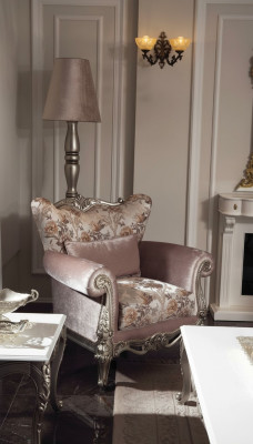 Fauteuil rembourré violet avec motif floral Canapé Salon Baroque