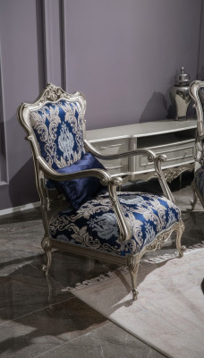 Luxueux fauteuil une place à dossier rembourré en tissu bleu à motif floral style baroque