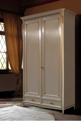 Armoire en bois massif Armoire en bois massif Mobilier de chambre en Italie Armoire en bois